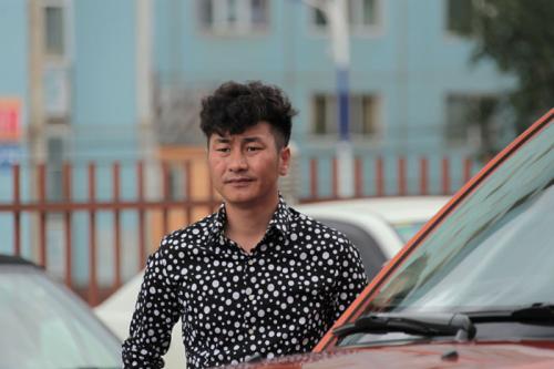 Өөскө царайнаасаа болж “найруулагч нарт гологджээ”